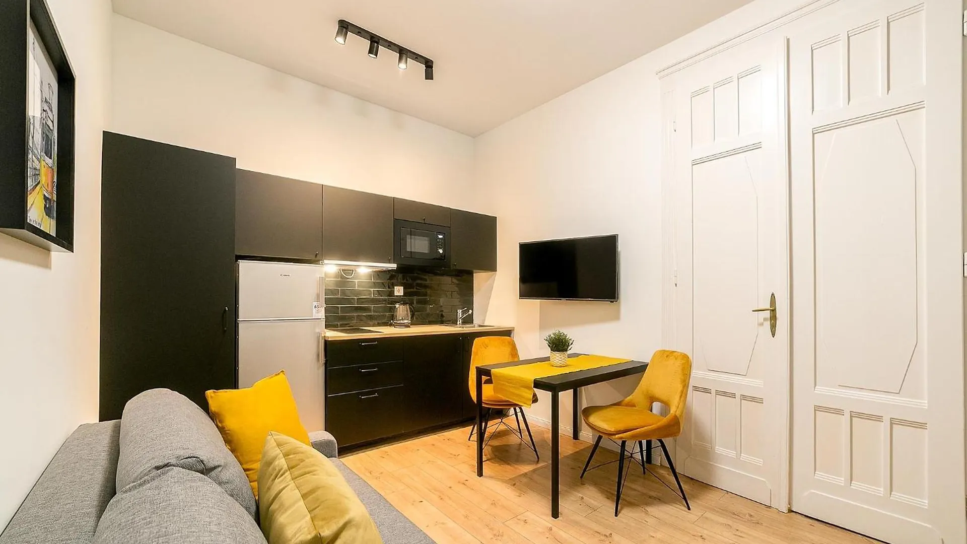 A13- Boutique Apartments, Best Location, By Bqa Budapesta Apartament